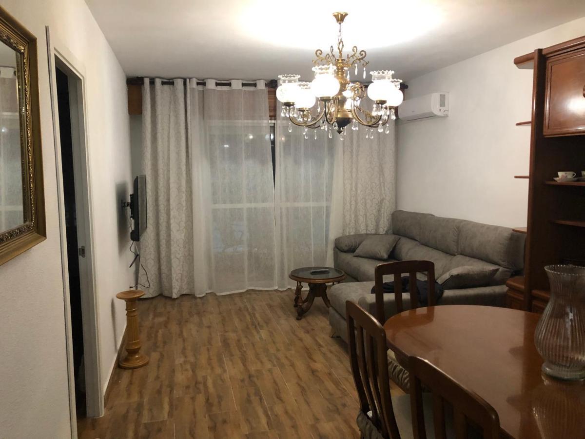 Carla24, Avenida Principal Águilas Exterior foto